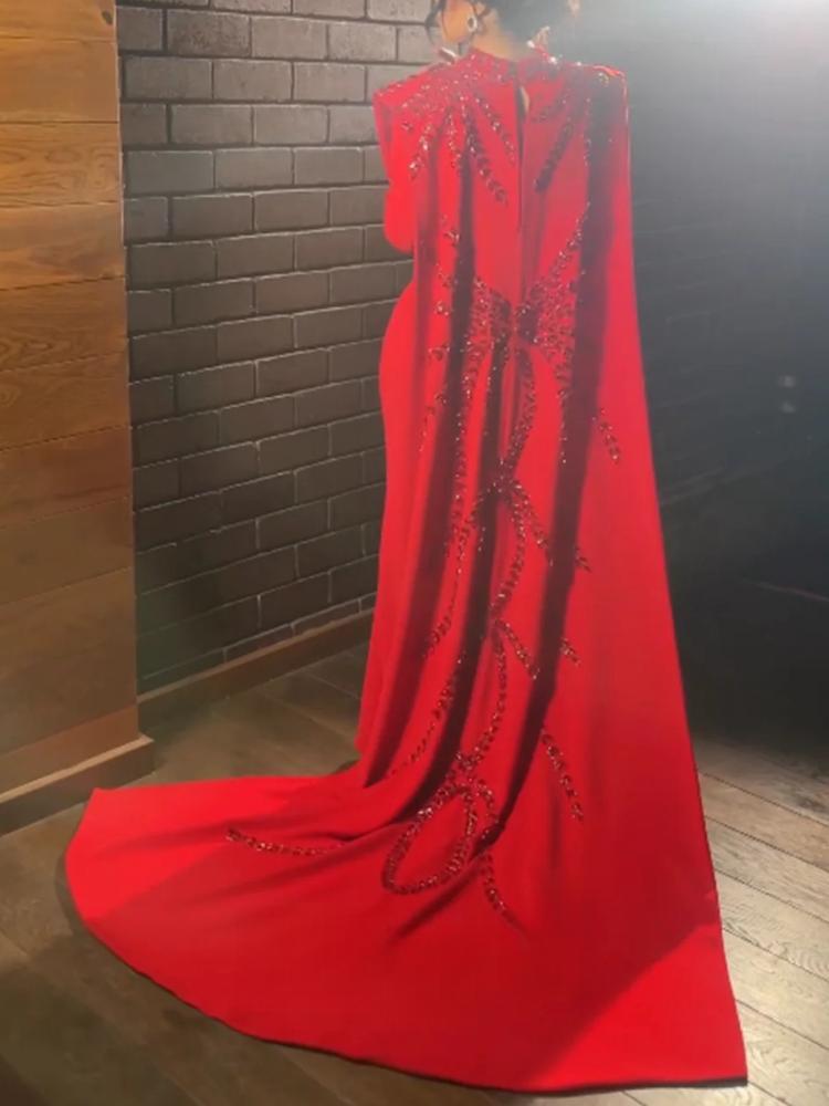 カスタマイズされたサウジアラビアのイスラム教徒の赤い長袖イブ - Women Formal Party Wear Dress のレビューと価格
